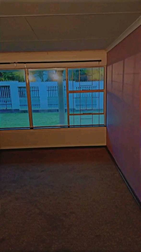 Room for bachelor available for immediate occ  in Kempton Park