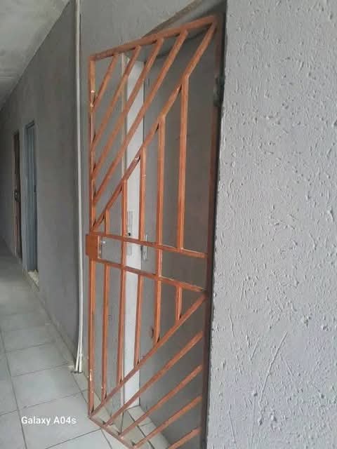 Room to rent  ext 2 
near lord khanyile hall  in Ivory Park