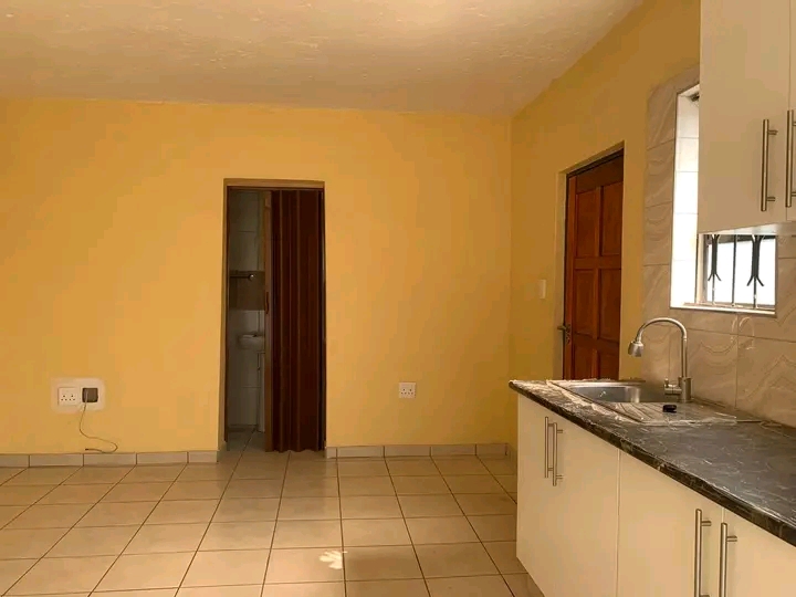 Ensuits  apartments available for rental 
de  in Naledi