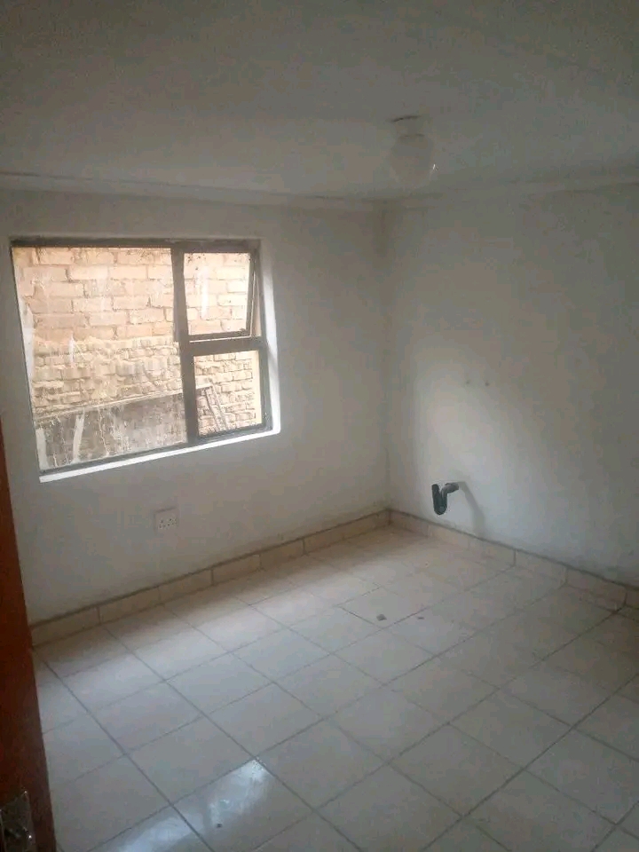 New room available 01 may
greenfield close t  in Thokoza