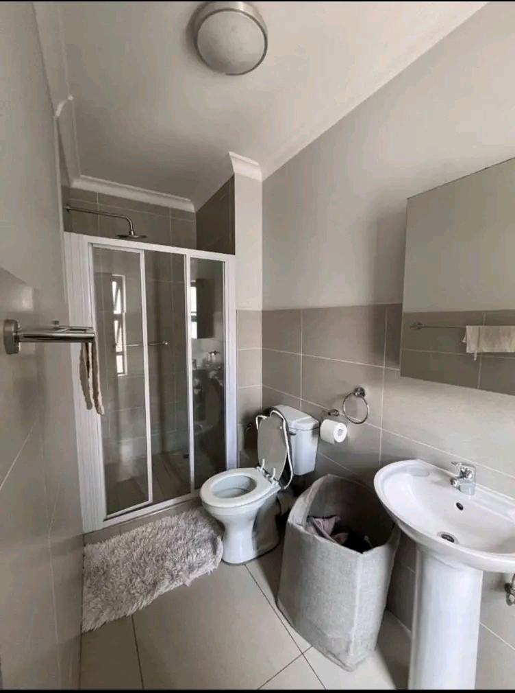 3 bedroom house with a swimming pool availabl  in Centurion