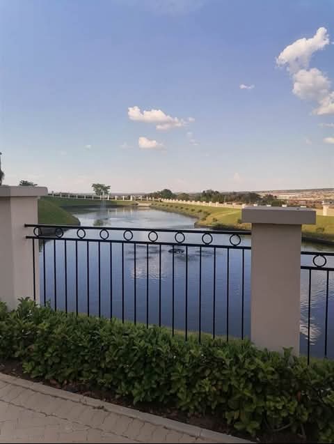3 bed apartment 
available now
a spacious d  in Blue Hills