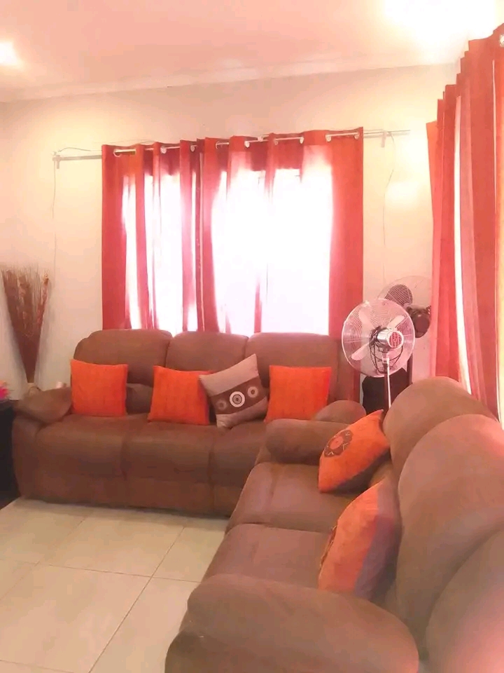 2 bedroom 2 bathroom (en-suite) bond house av  in Olievenhoutbosch