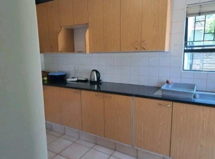 Spacious 4-bedroom home for rent – strubenv  in Roodepoort