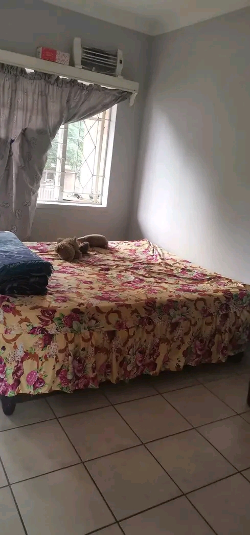 Big room to rent in a flat with balcony avail  in Kenilworth