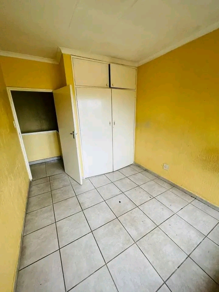 2 fitted bedroom house ,with kitchen, lounge   in Norkem Park