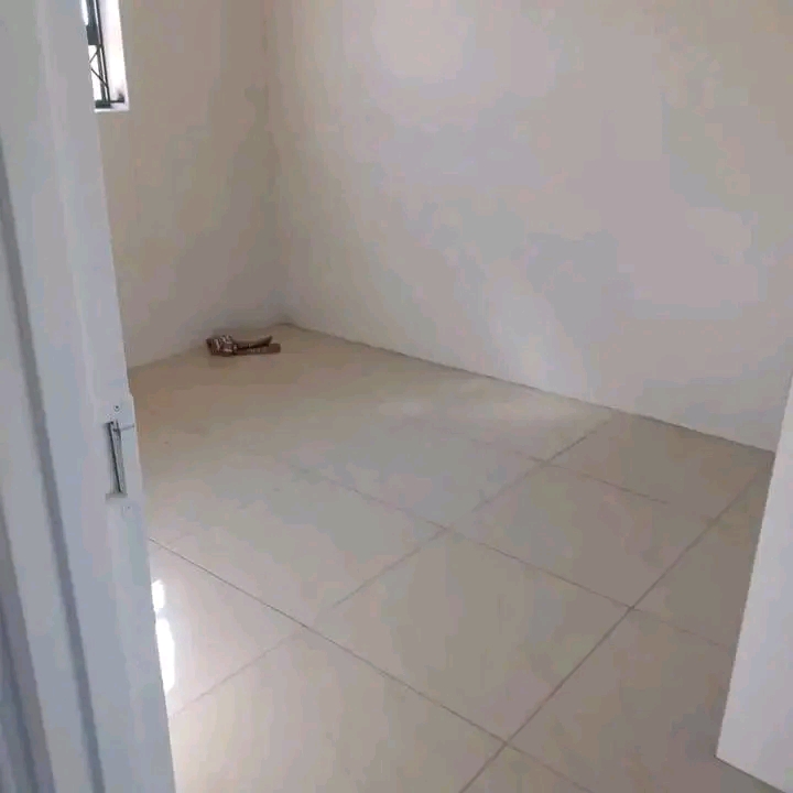 2 bedroom house -with 3 outside rooms -to ren  in Clayville