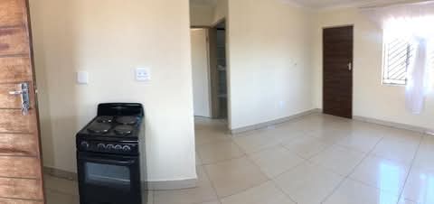 2 bedroom house for rent . r5000/per month.   in Sky City