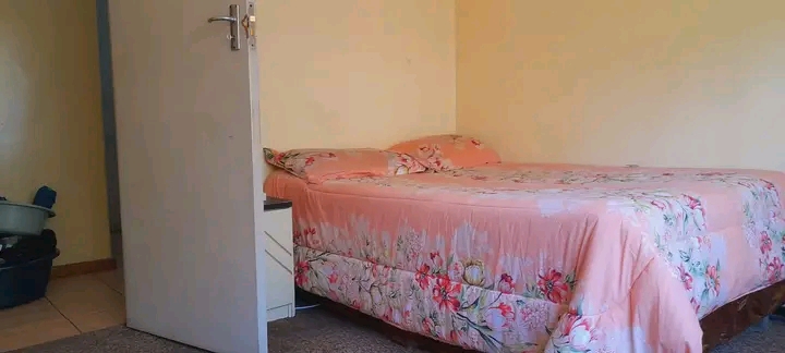 1 room at a commune house available immediate  in Vanderbijlpark