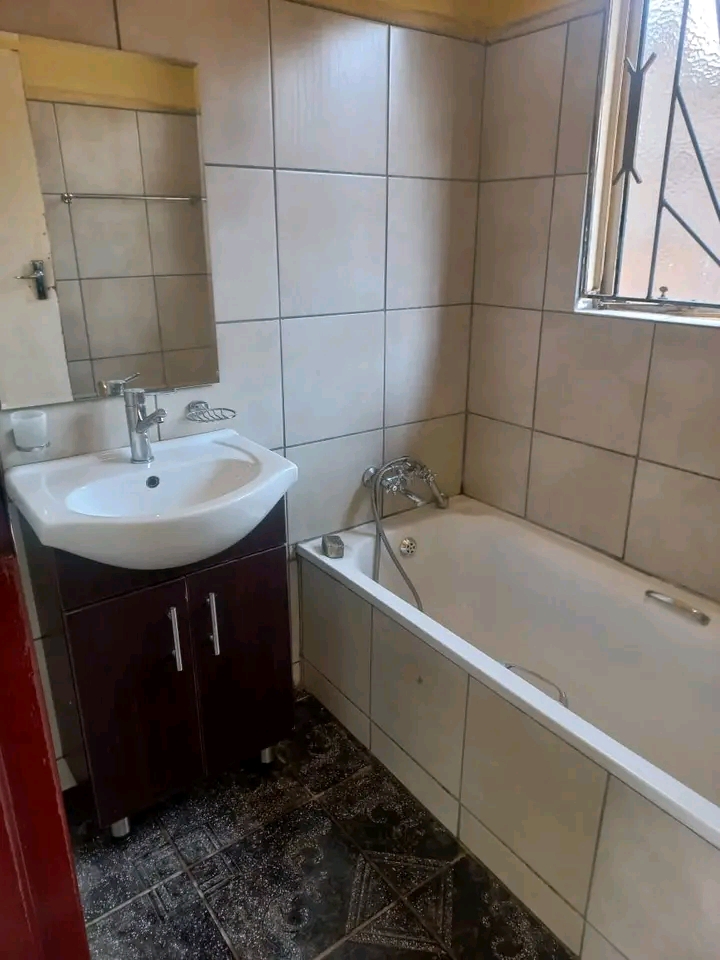 House available to rent in vos 25

•2 bed  in Vosloorus