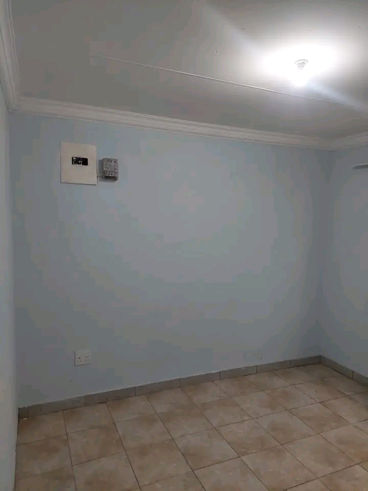 Ensuite is available for rental 
parking is   in Diepkloof