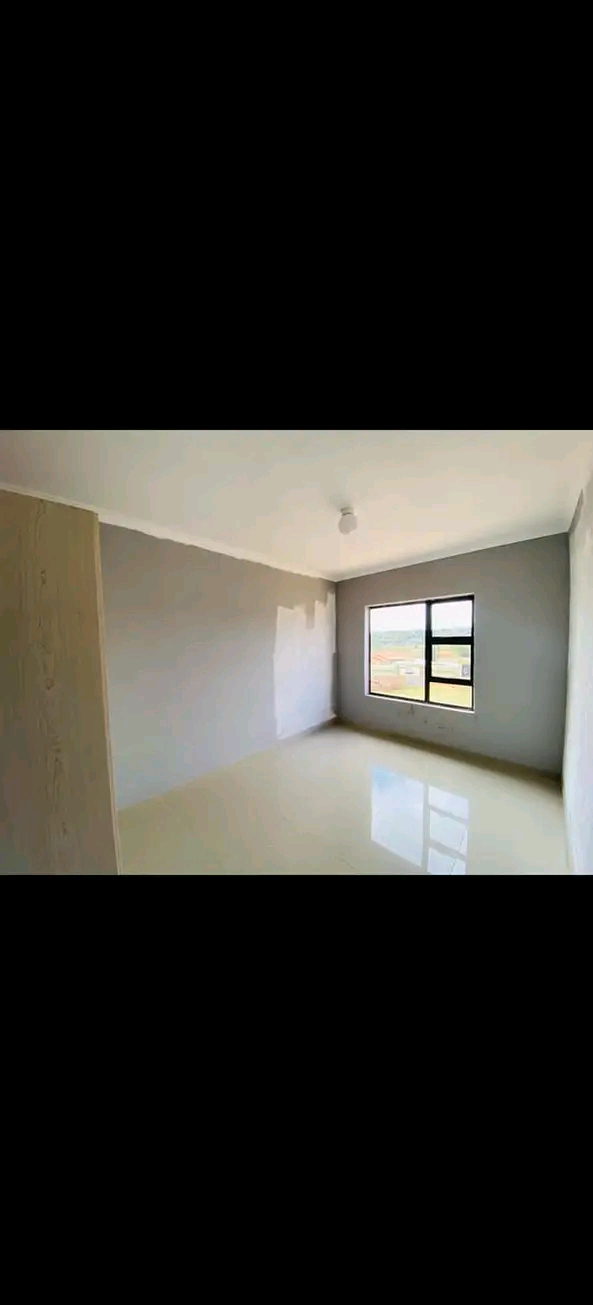 1 spacious bedroom bachelor with fitted kitch  in Norkem Park