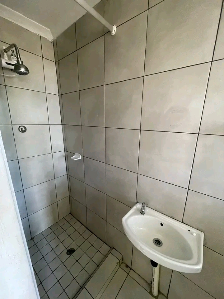 West🏘️ terenure 🏡
3 units 
rental :  in Kempton Park