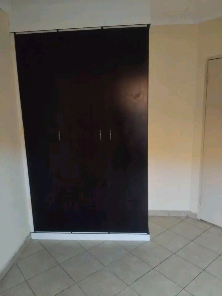 2 bedroom 1 bedroom lounge, kitchen apartment  in Olievenhoutbosch