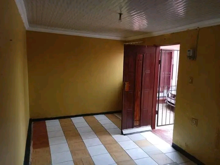 Big room to rent available at motsu (garage s  in Tembisa