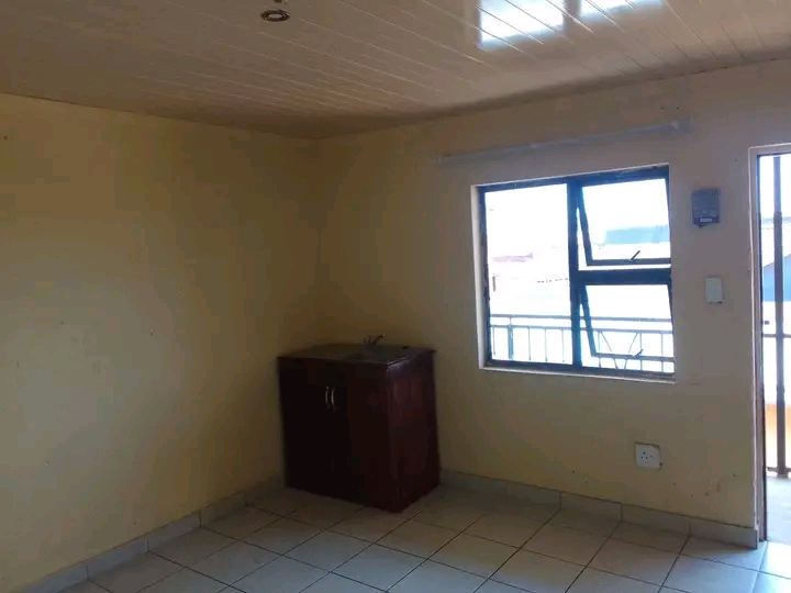Room available at tshepo section is 1600 depo  in Tembisa
