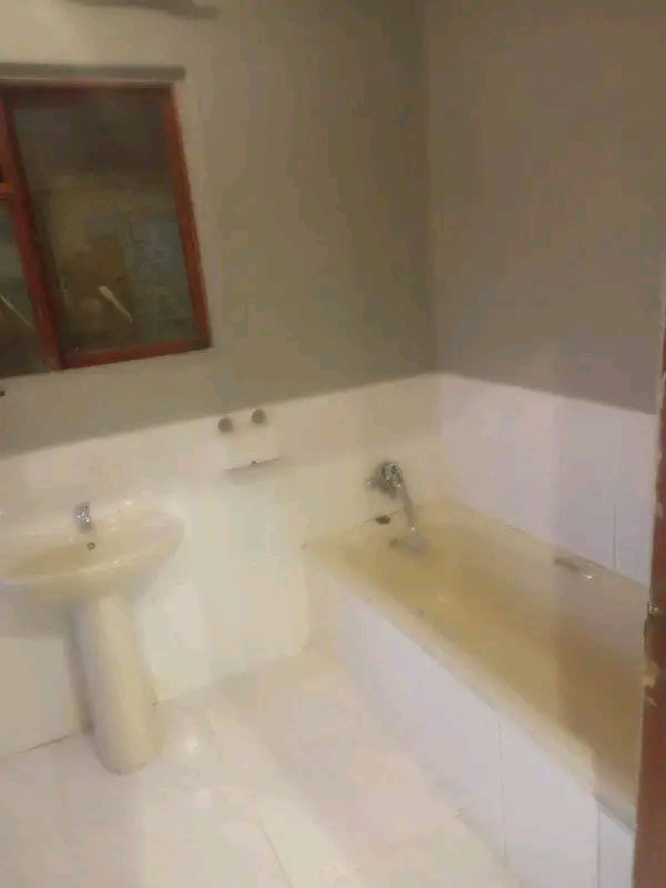 2 room of en-suite big one not far from themb  in Orlando East