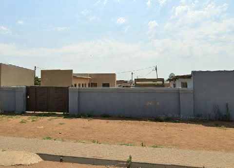 Spacious rooms in for rent
newly built, spac  in Tsietsi