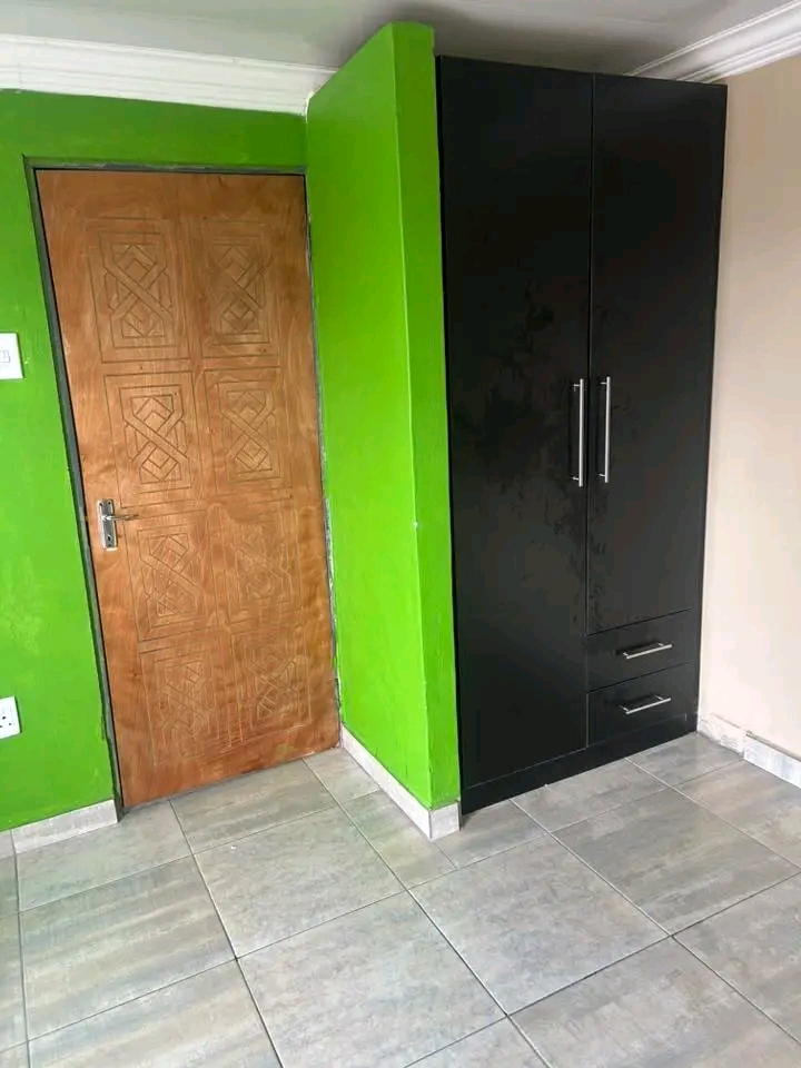 Hi family. 2x new bachelor rooms available at  in Tsakane