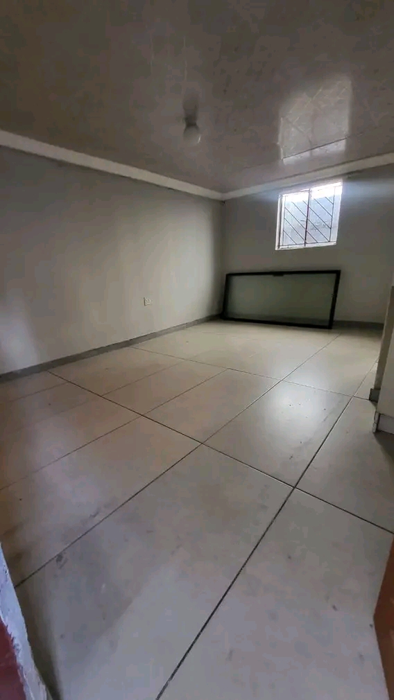 Cottage with own toilet and shower available   in Cosmo City