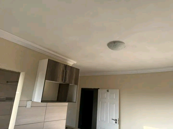 Bachelor room available in ext 36.

bachelo  in Olivenhoutbosch