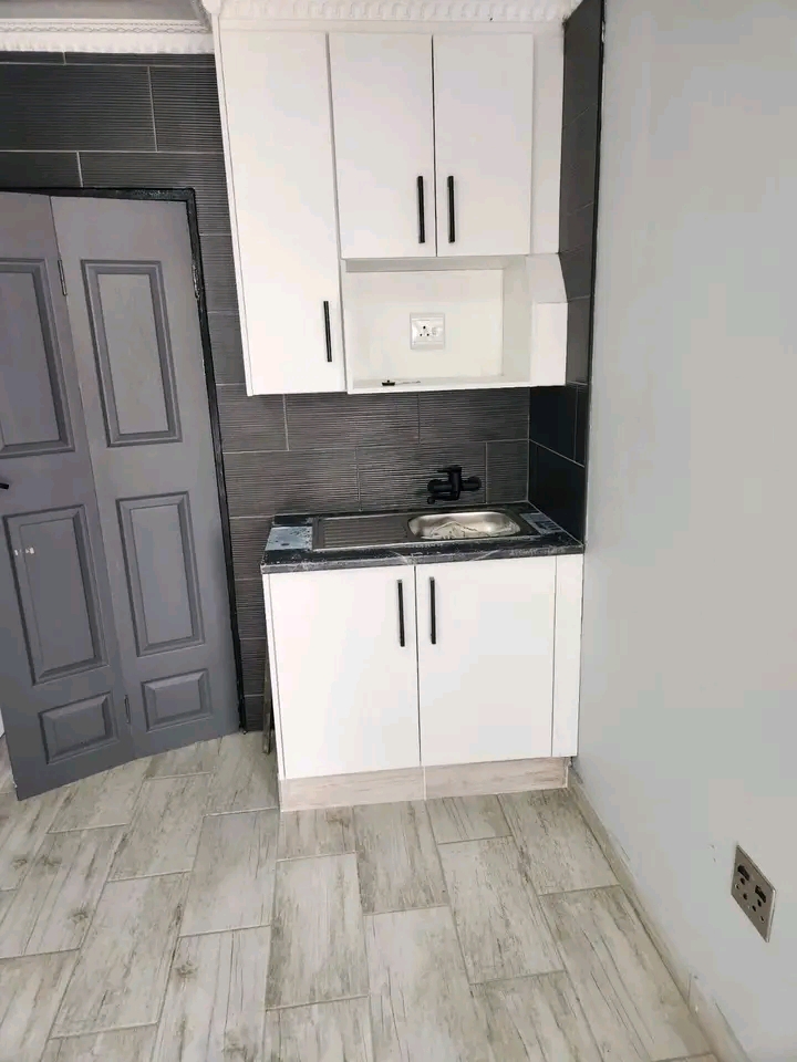 Big ensuite available immediately in gardens   in Dobsonville