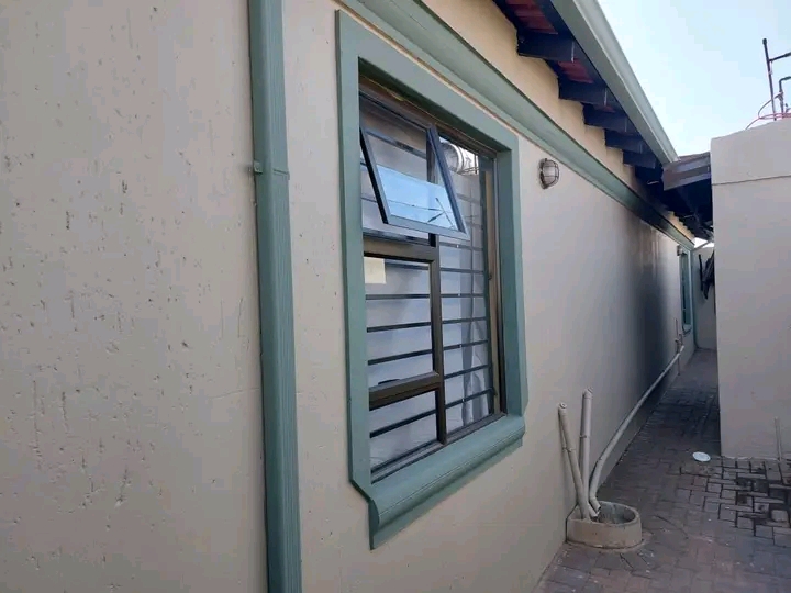 Neat room accommodation in close proximity to  in Vosloorus
