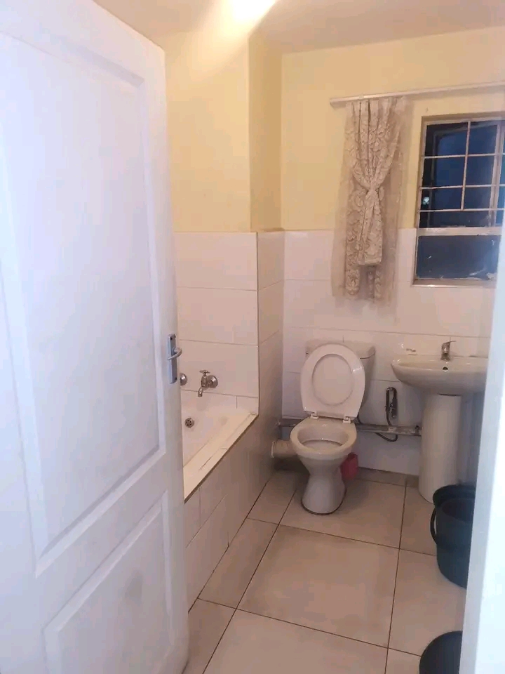 Single room available for r2600. water and el  in Sunnyside
