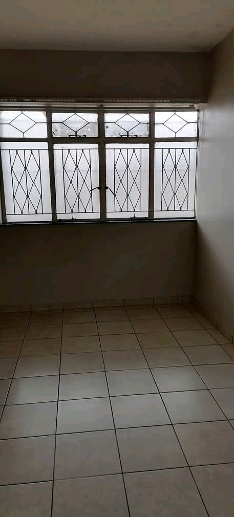 2 bedroom flat available at turf centre 
82   in Turffontein
