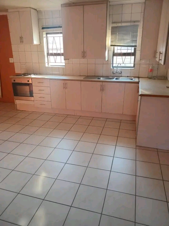 Spacious 2 bedroom cottage is available for r  in Old Birch Acres