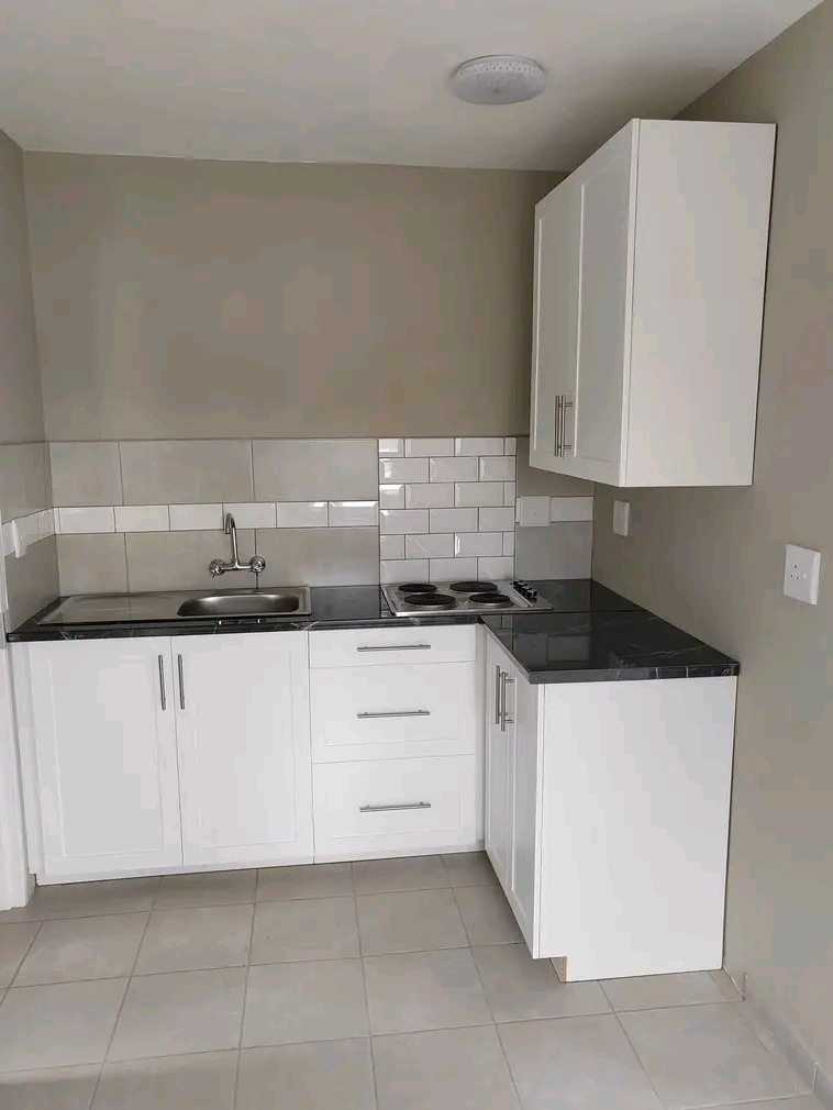 Spacious and modern bachelor apartment for re  in Vosloorus