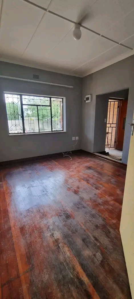 Greetings bachelor s rooms available for mont  in Clayville