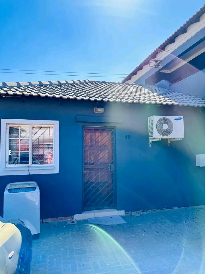 2 bed room to rent in ext 8 available from 28  in Cosmo City