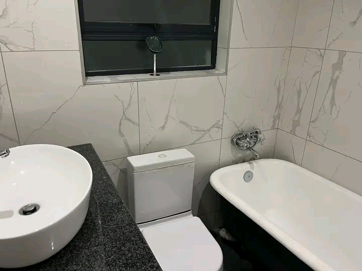 2 bedroom house to rent close to koma road 
  in Senaoane
