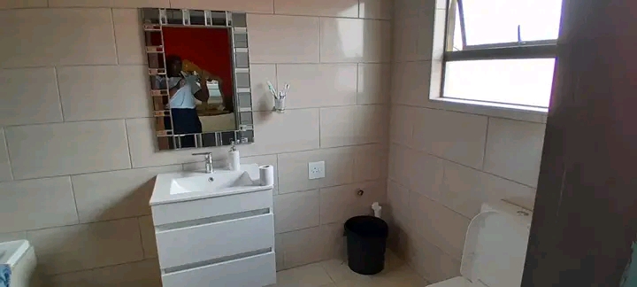 2 bedroom main with ensuit, 2bathrooms, loung  in Leondale