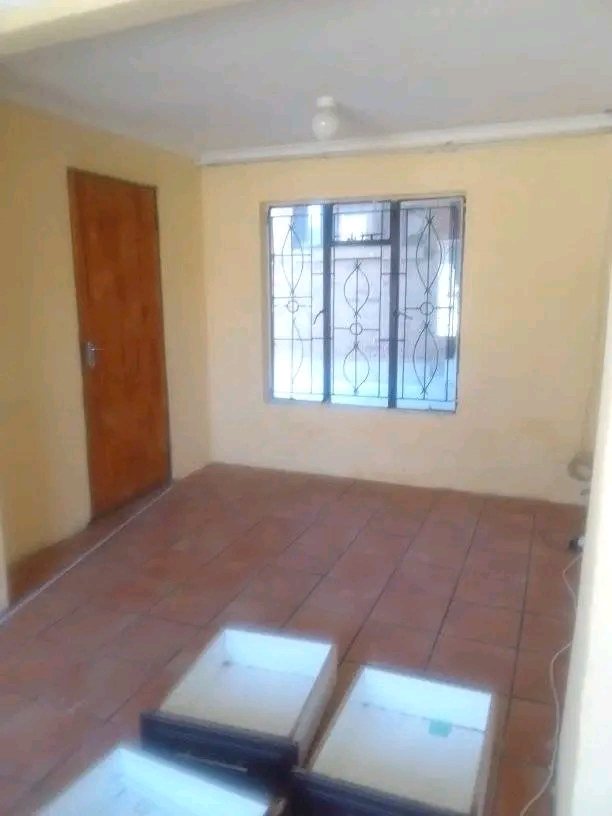 2 bedroom house with fitted kitchennette, fit  in Rabie ridge