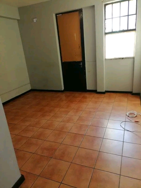 Am looking for someone to occupy a lockable s  in Johannesburg