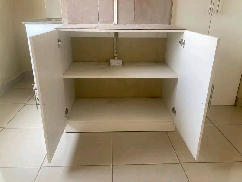 Bachelor ensuite ext 12 r2500 pm
deposit req  in Protea Glen