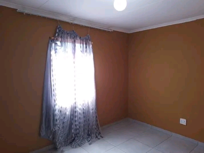 House available for immediate occupation in e  in Protea Glen