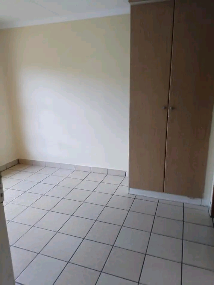 3 bedroom house  with the fitted wardrobe,fit  in Clayville
