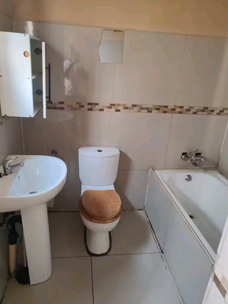 2 bedroom house for rent
location: near mera  in Molestane