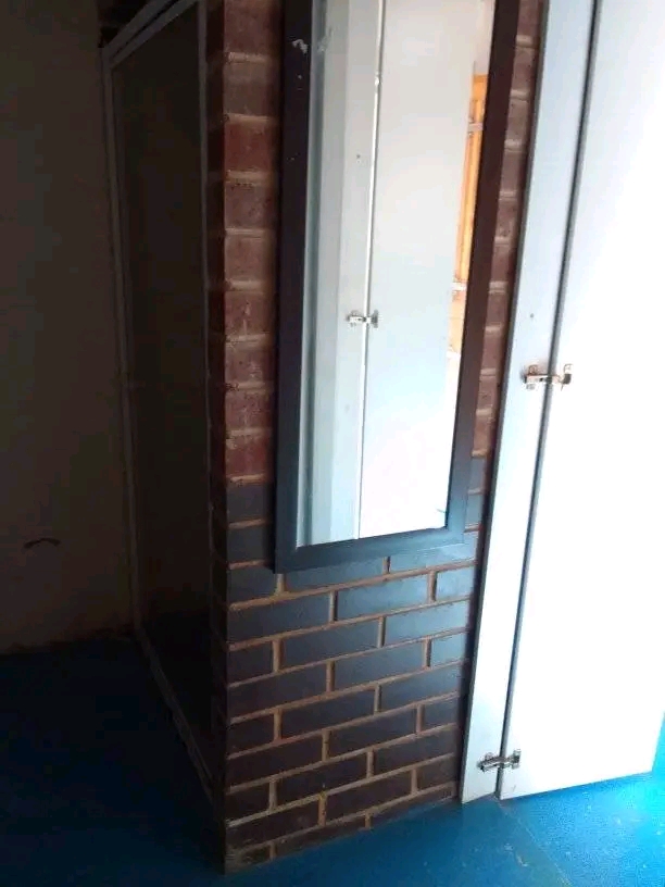 1 bedroom cottage to let. comes with kitchen   in Old Birch Acres