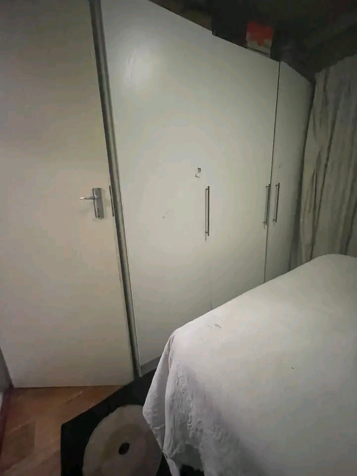 1 bedroom cottage available
fitted cupboards  in Ebony Park