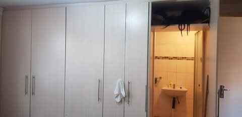 A 3 bedroom house is available in midrand
re  in Rabie ridge