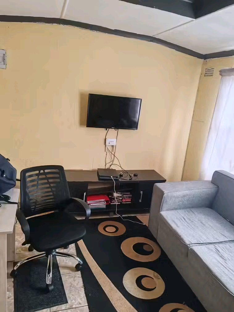 2 bedroom house for rent
location: near mera  in Molestane