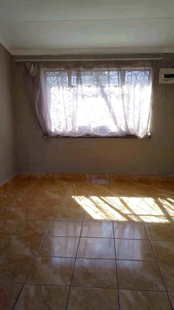 2 room zozo at orlando east opposite diepkloo  in Diepkloof