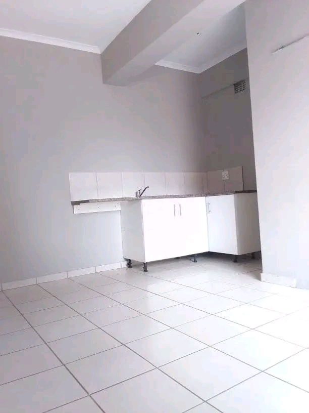 Bachelor s flats to rent in 130 hunter and be  in Yeoville