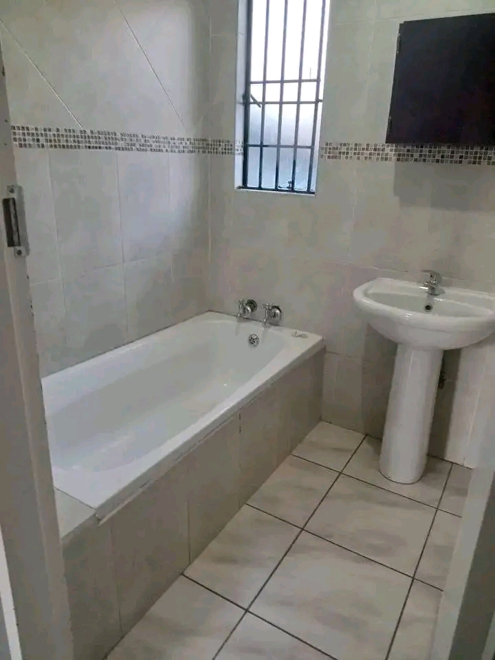 Ext 6📍1 bedroom cottage, with separated lo  in Ebony Park