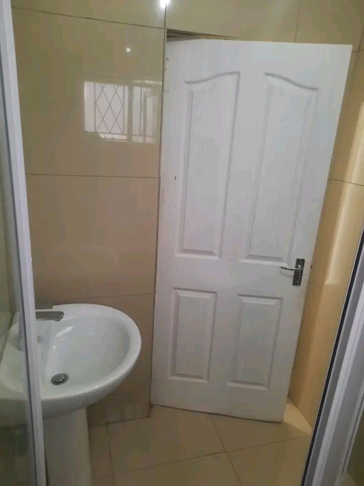 Ensuite is available for rental 
parking is   in Diepkloof