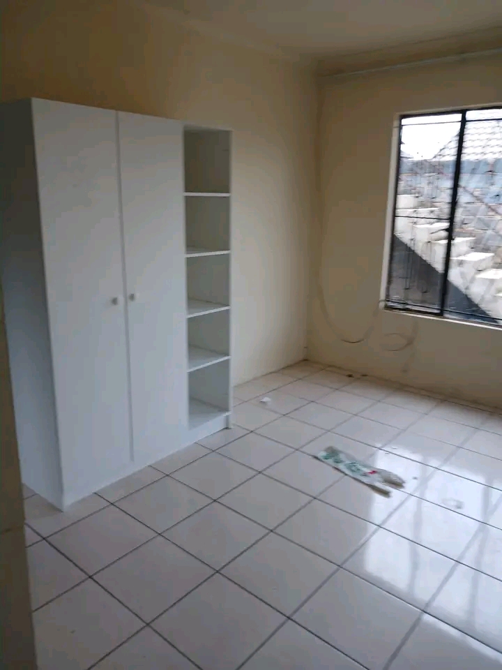 Comfy modern clean bachelor units for rent at  in Ebony Park